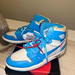 Jordan 1 unc off white in mint condition lightly used
